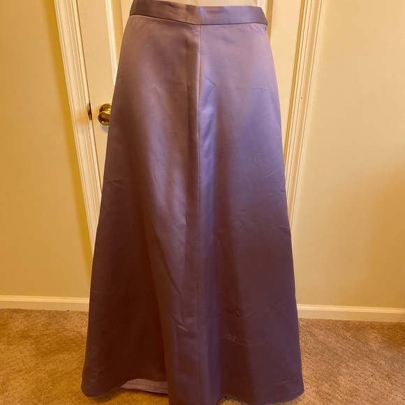 Private Collection - Lovely 2 piece lilac satin gown Size: 12 (see measu… - Picture 8 of 14